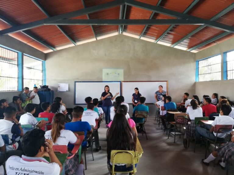 CAPACITACIÓN A ESTUDIANTES