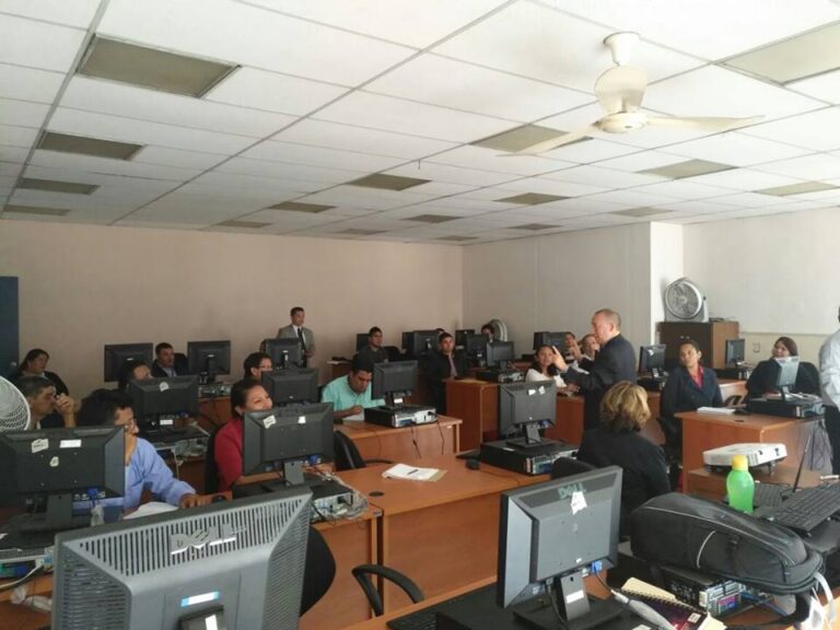 CAPACITACIÓN AL PERSONAL FINANCIERO