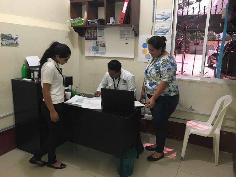 COORDINACIÓN DE CAPACITACIONES CON LAS OFICINAS DE LA MUNICIPALIDAD DE LAS CRUCES, PETÉN