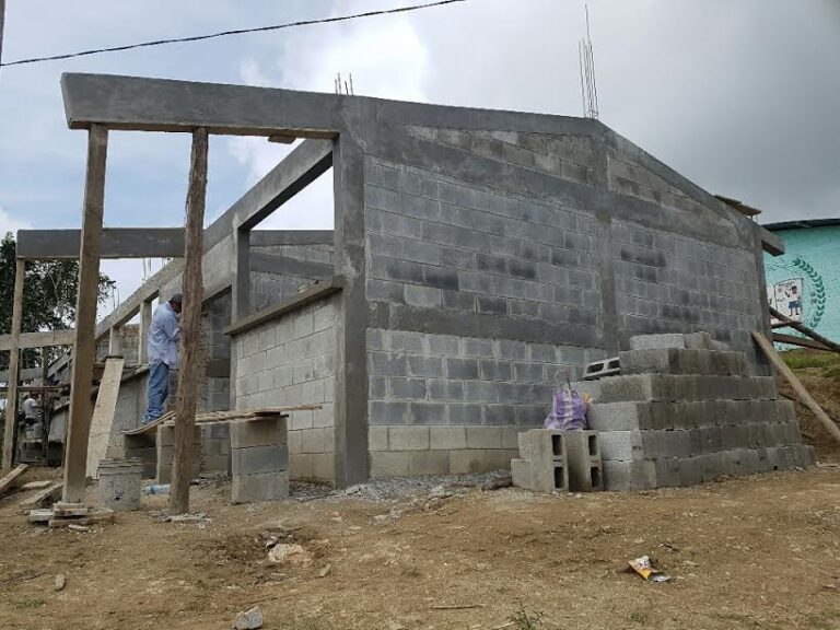 Construcción instituto básico, Caserío Poite, San Luis, Petén.