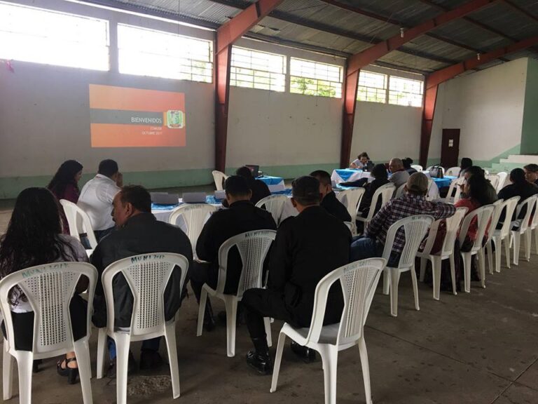 REUNIÓN DE LAS COMISIONES DE COMUDE, EL CHAL, PETÉN